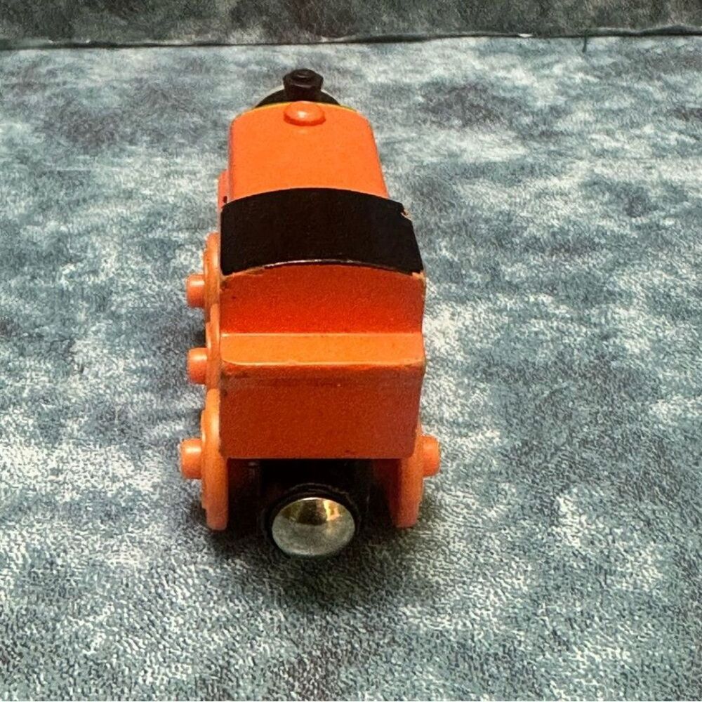 Thomas & Friends Billy Orange Train - Picture 3 of 6